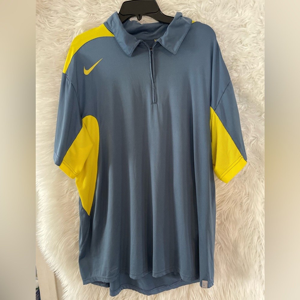 Nike Dri-Fit Men’s 1/4 Zip Short Sleeve Polo Shirt. Size XL